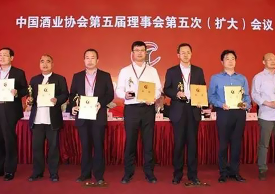 瀘州老窖張良榮膺“中國酒業(yè)科技領(lǐng)軍人才”稱號 