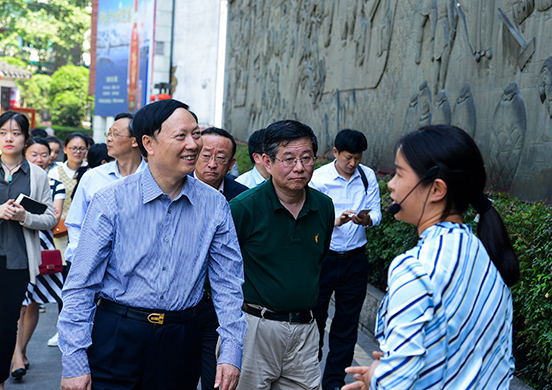 全國人大常委會委員、教科文衛(wèi)委員會副主任委員楊志今一行考察瀘州老窖文化遺產(chǎn)保護工作